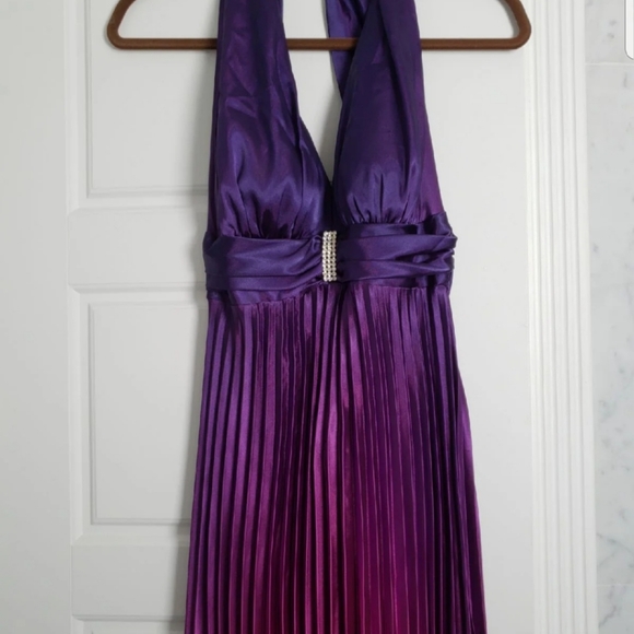 Dress - Picture 7 of 8